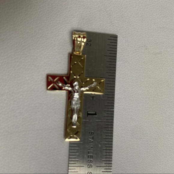 14K Gold Jesus Crucifix Cross Religious Pendant - Picture 8 of 10